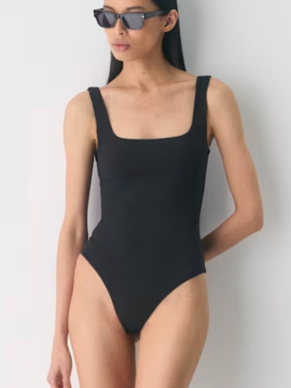 Aritzia Original Contour Pursue Bodysuit in Black in Size Small